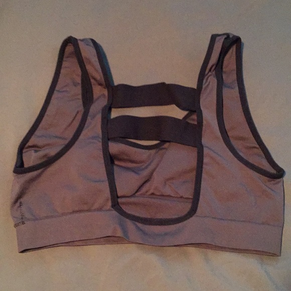 Set of four sports bras size large - Picture 3 of 8